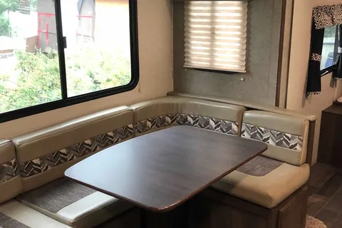 Ultimate Family Basecamp — Pristine 28' Keystone Bullet | Sleeps 8 | Pickup Only