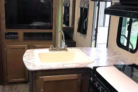 Ultimate Family Basecamp — Pristine 28' Keystone Bullet | Sleeps 8 | Pickup Only