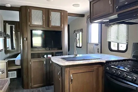 Ultimate Family Basecamp — Pristine 28' Keystone Bullet | Sleeps 8 | Pickup Only