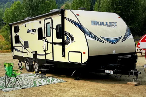 Ultimate Family Basecamp — Pristine 28' Keystone Bullet | Sleeps 8 | Pickup Only