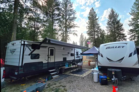 Mountaineer- Luxury 32ft Bunkhouse Solar RV, off-grid large batteries, sleeps 8!