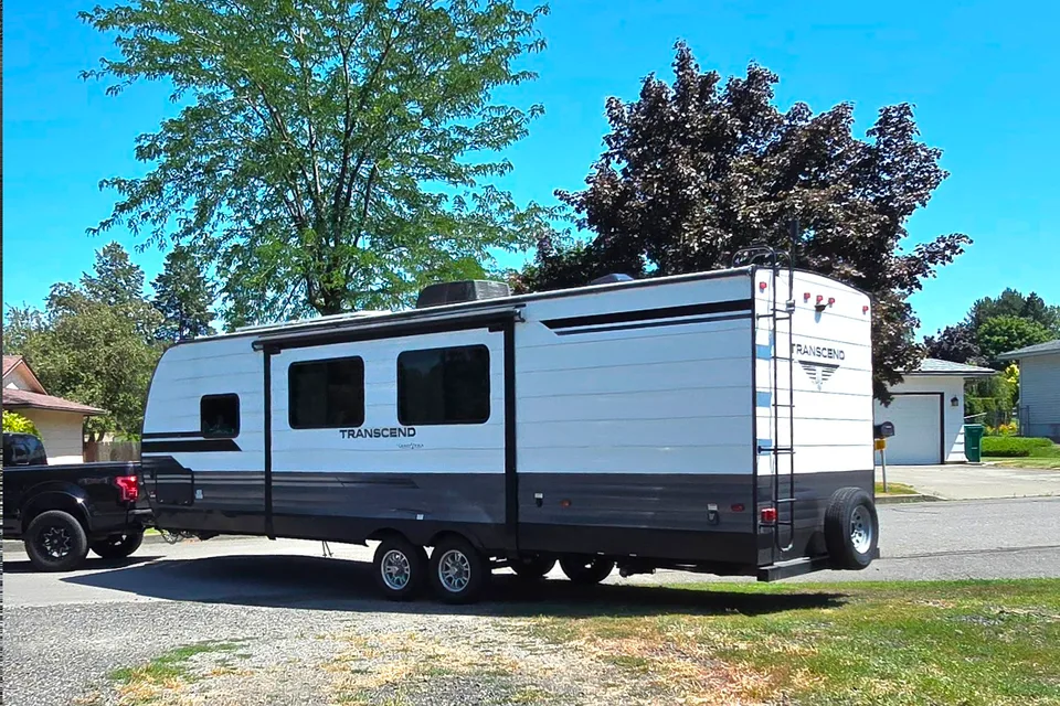 Mountaineer- Luxury 32ft Bunkhouse Solar RV, off-grid large batteries, sleeps 8!