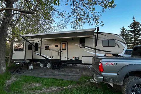 Spacious 2019 Keystone Hideout 315RTDS Fifth Wheel – Your Home Away From Home!
