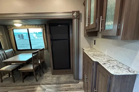 Spacious 2019 Keystone Hideout 315RTDS Fifth Wheel – Your Home Away From Home!