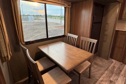 Spacious 2019 Keystone Hideout 315RTDS Fifth Wheel – Your Home Away From Home!