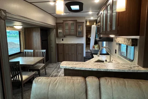 Spacious 2019 Keystone Hideout 315RTDS Fifth Wheel – Your Home Away From Home!