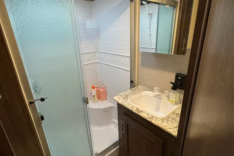 Spacious 2019 Keystone Hideout 315RTDS Fifth Wheel – Your Home Away From Home!