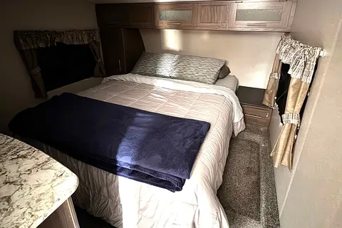 Spacious 2019 Keystone Hideout 315RTDS Fifth Wheel – Your Home Away From Home!