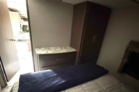 Spacious 2019 Keystone Hideout 315RTDS Fifth Wheel – Your Home Away From Home!