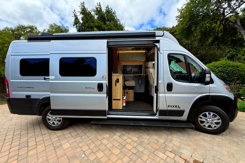 21' Easy To Drive Coastal Camper - Perfect for Big Sur & PCH Coastal Trip