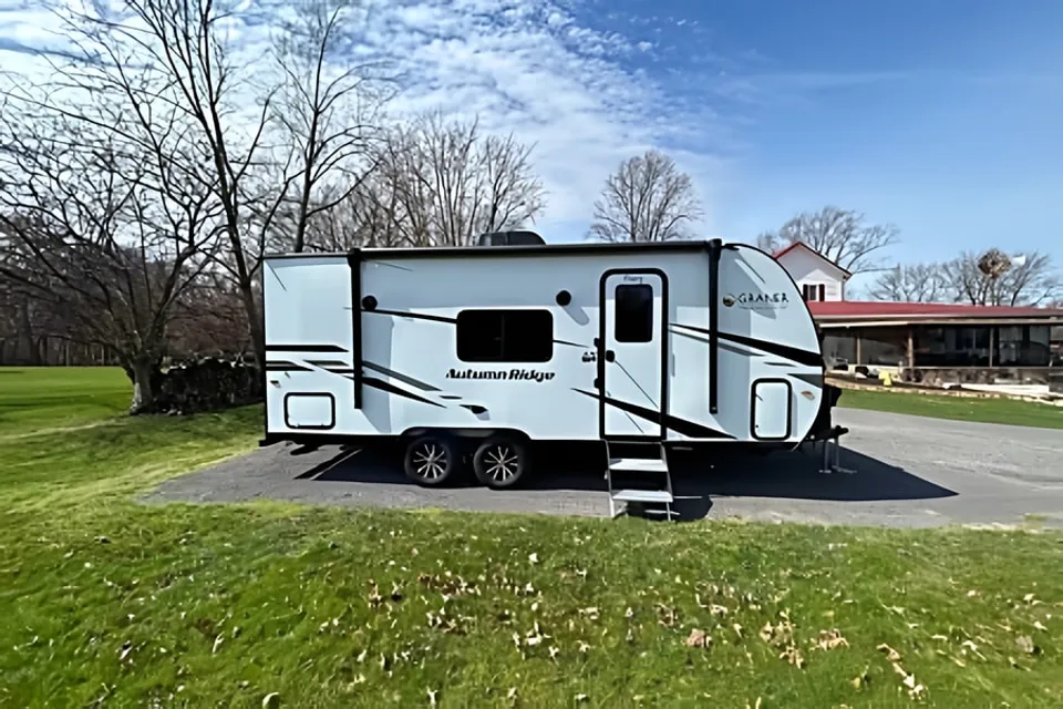 New 2025 Starcraft 24ft. Trailer- free private shuttle - Bibi
