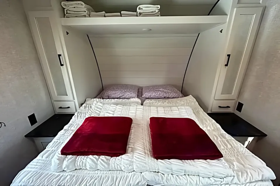 New 2025 Starcraft 24ft. Trailer- free private shuttle - Bibi