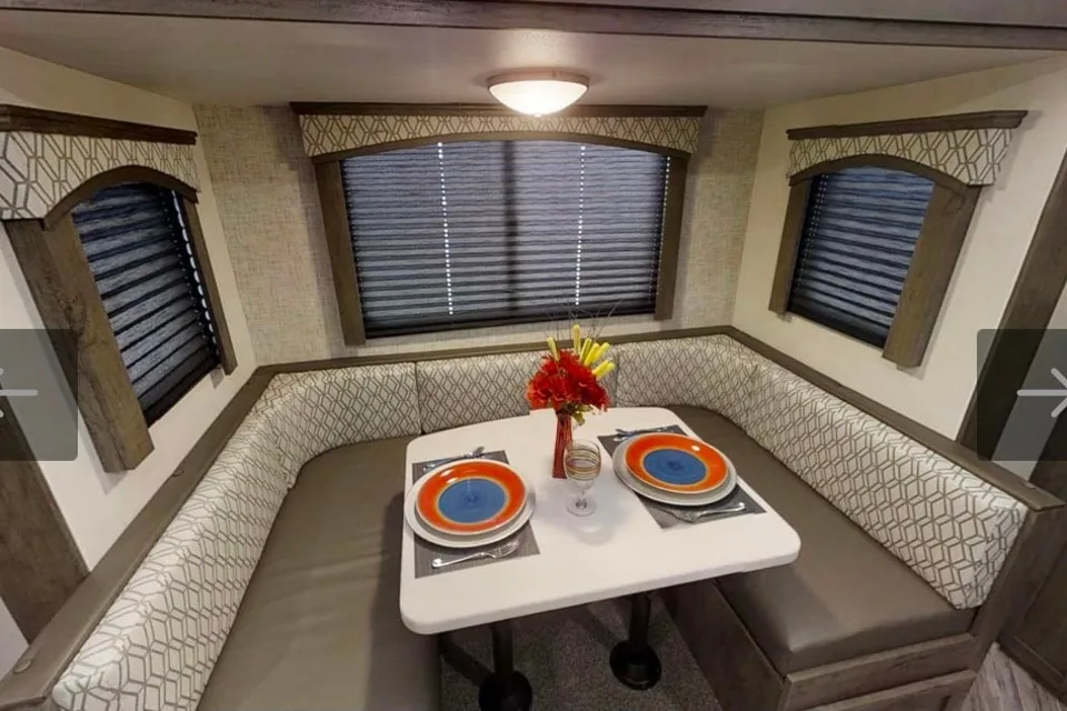 Elena's 2022 Forest River Evo Travel Trailer