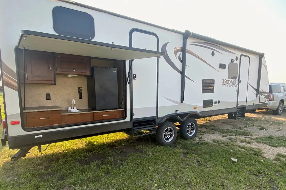 35ft Kodiak w/ Bunk House