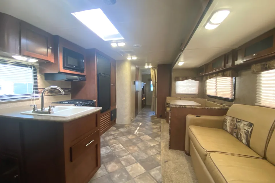 35ft Kodiak w/ Bunk House