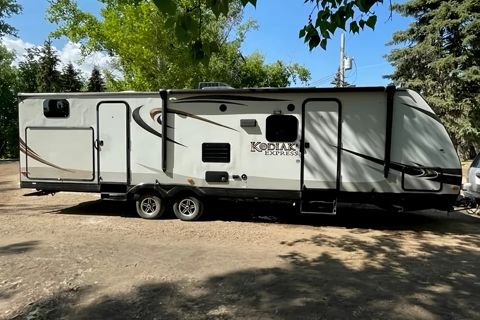 35ft Kodiak w/ Bunk House