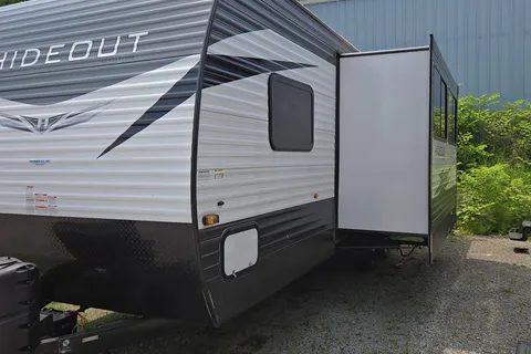 Hinda 28 FT Keystone Hideout Travel Trailer