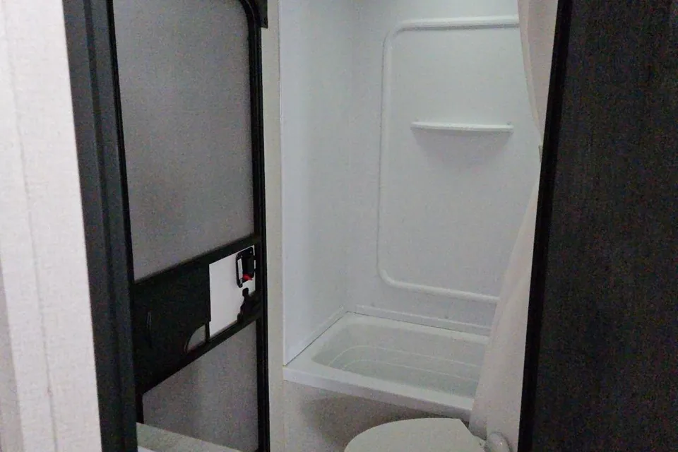Hinda 28 FT Keystone Hideout Travel Trailer