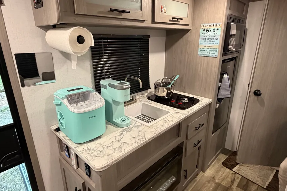 2024 Dutchmen Coleman 17R Travel Trailer