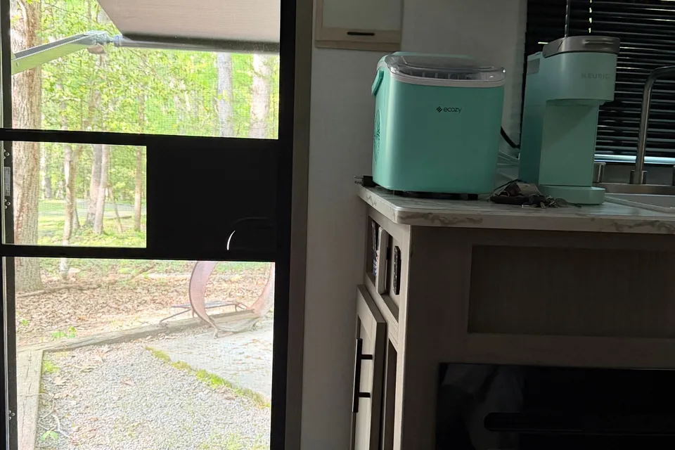 2024 Dutchmen Coleman 17R Travel Trailer
