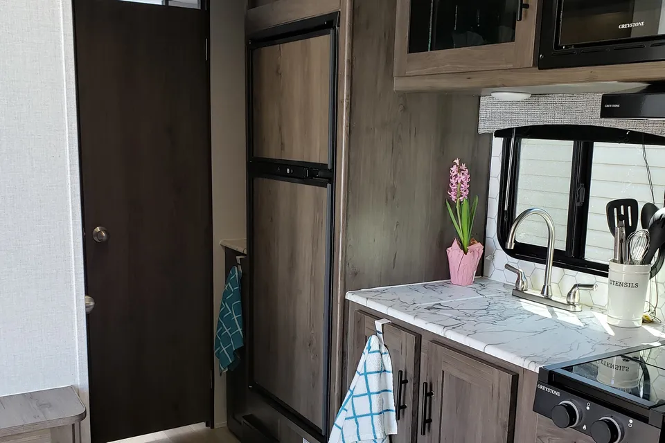 2022 SUV Towable With Bunks