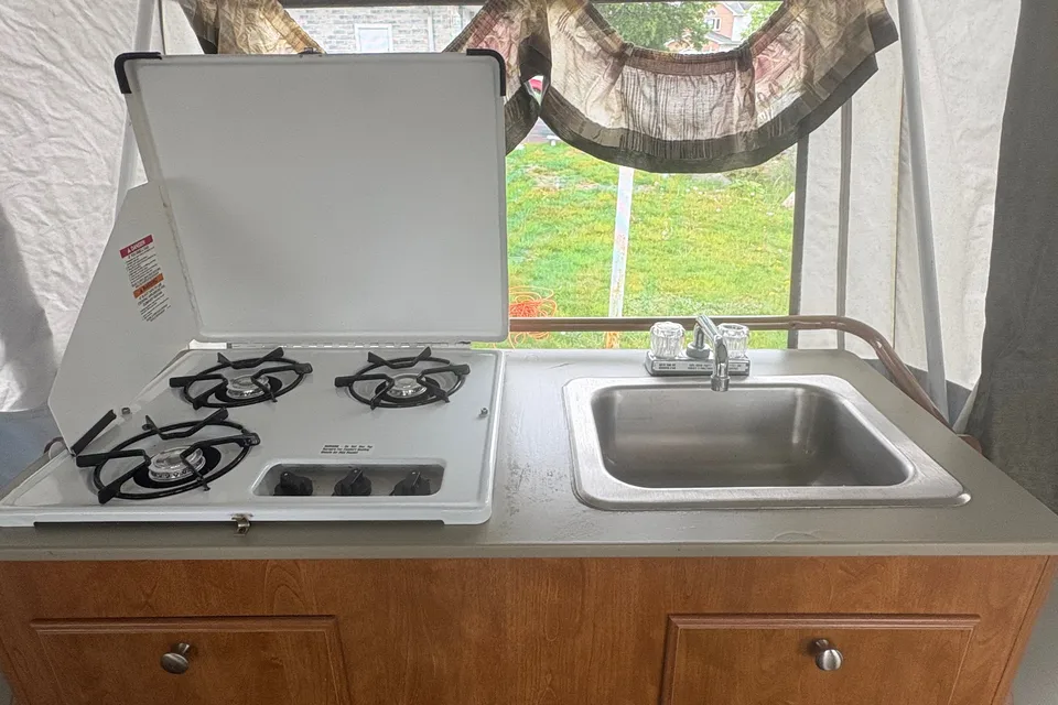 KJ’s Fleetwood Allegiance Tent Trailer
