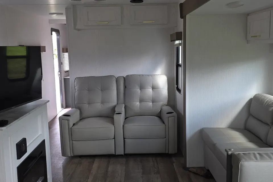 2025 Eddie Bauer Travel Trailer | Sleeps 5 | Pet Friendly