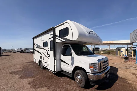 The Modern Explorer: 2024 Entrada