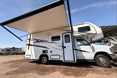 The Modern Explorer: 2024 Entrada