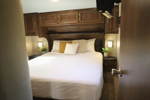 Reflections in Paradise | Delivered RV | Sleeps 10