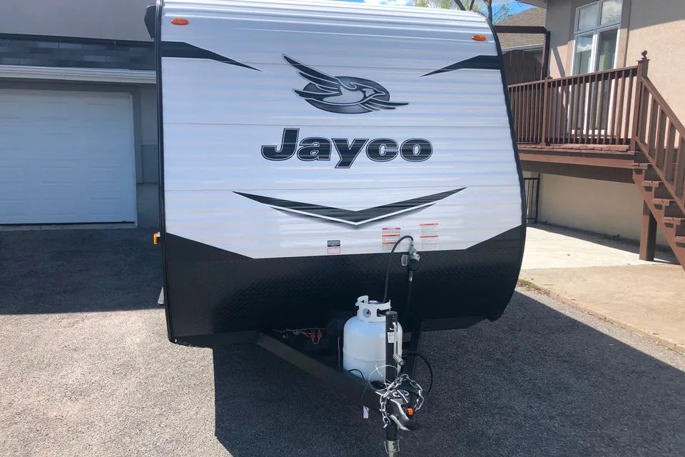 Easy towing! 2022 Jayco 174bh SLX With Solar!