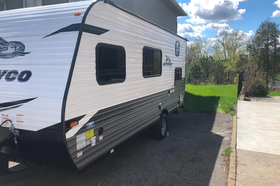 Easy towing! 2022 Jayco 174bh SLX With Solar!