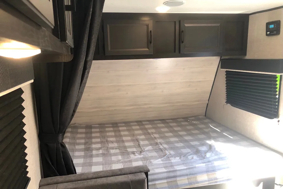 Easy towing! 2022 Jayco 174bh SLX With Solar!