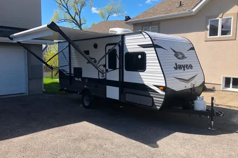Easy towing! 2022 Jayco 174bh SLX With Solar!