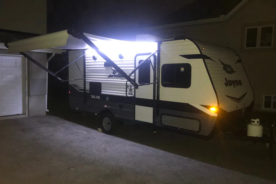 Easy towing! 2022 Jayco 174bh SLX With Solar!