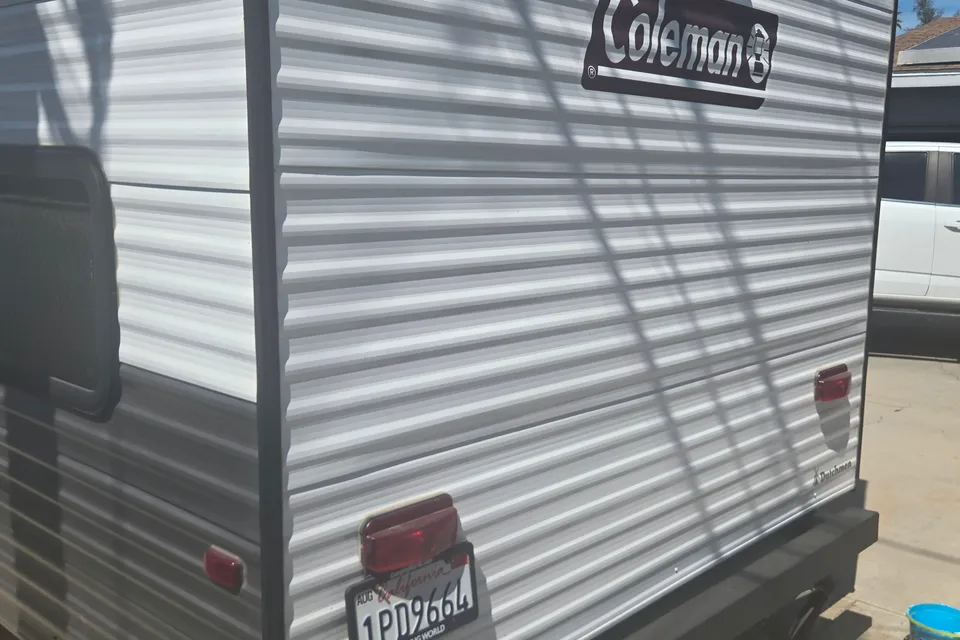 Raul's Coleman Lantern 17b Travel Trailer