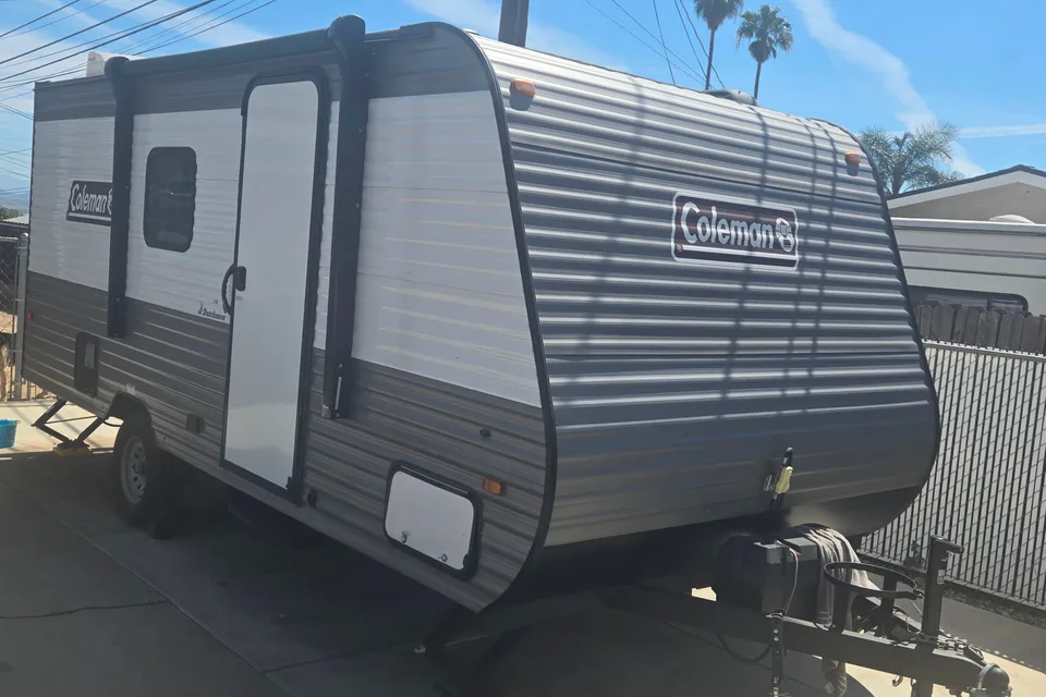 Raul's Coleman Lantern 17b Travel Trailer