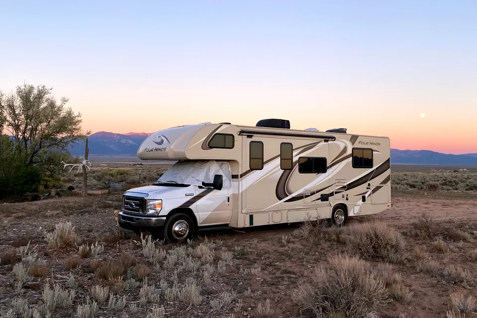 The Roamer | Starlink, Solar, Luxury Bed - all you need without the fluff!