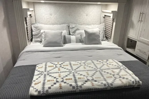 BEAUTIFUL, BRAND NEW 5TH WHEEL RV FOR YOUR NEXT “GLAMPING” ADVENTURE!