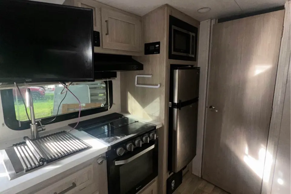 Jodie's Flagstaff E-Pro Travel Trailer