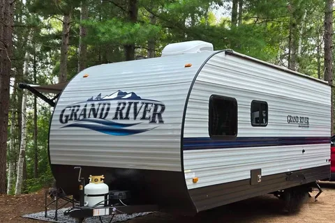 Jackie's Grand River 22MB Travel Trailer