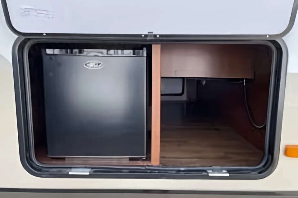 Frank's Jayco Whitehawk Ultra Light 27DSRL Travel Trailer