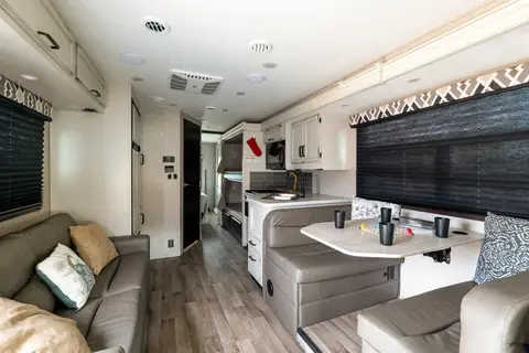 Spacious Dog Friendly and stocked for adventure!!!
