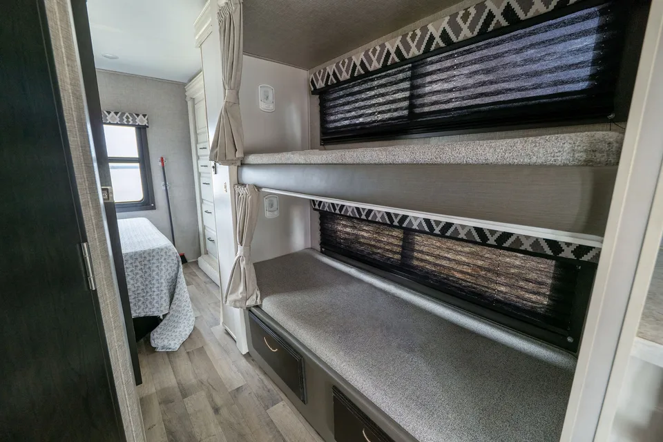 Spacious Dog Friendly and stocked for adventure!!!