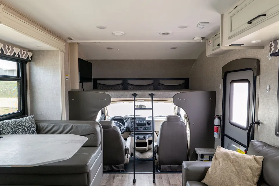 Spacious Dog Friendly and stocked for adventure!!!