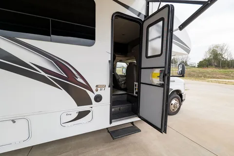 Spacious Dog Friendly and stocked for adventure!!!