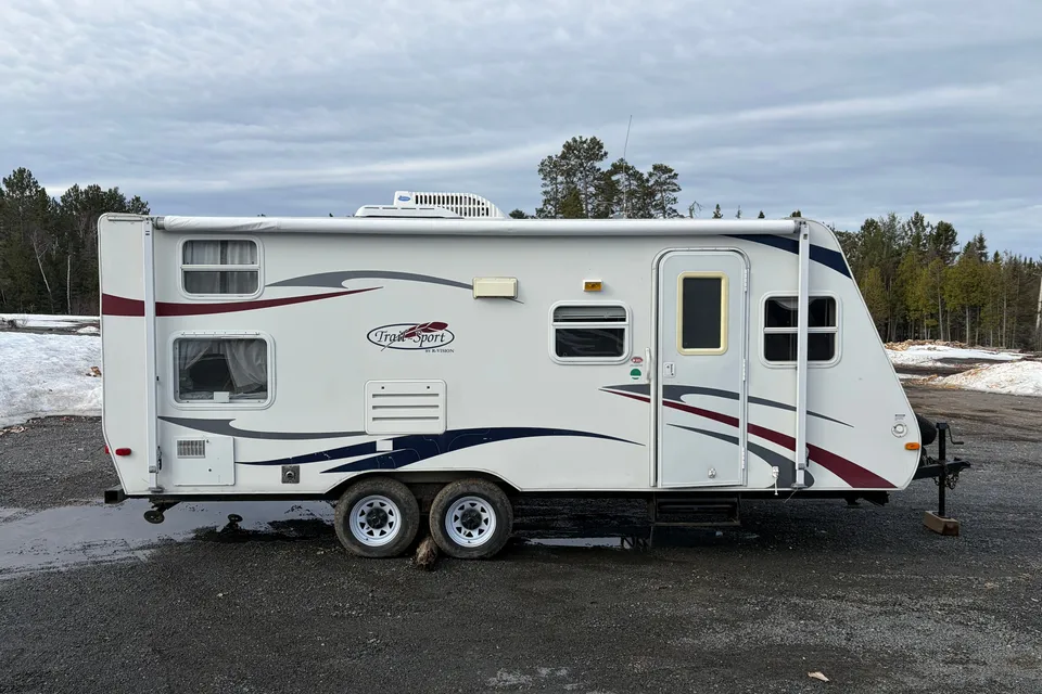 DMLRC's R-Vision Trail Sport Travel Trailer