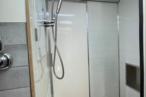 2022 Ford Transit Class B Fully Insulated Big shower queen Bed