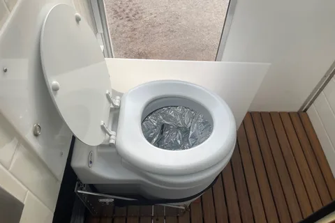 2022 Ford Transit Class B Fully Insulated Big shower queen Bed