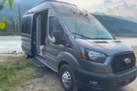 2022 Ford Transit Class B Fully Insulated Big shower queen Bed